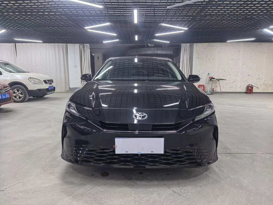 Toyota Camry Dual Engine 2.0HE Elite Edition - exterior