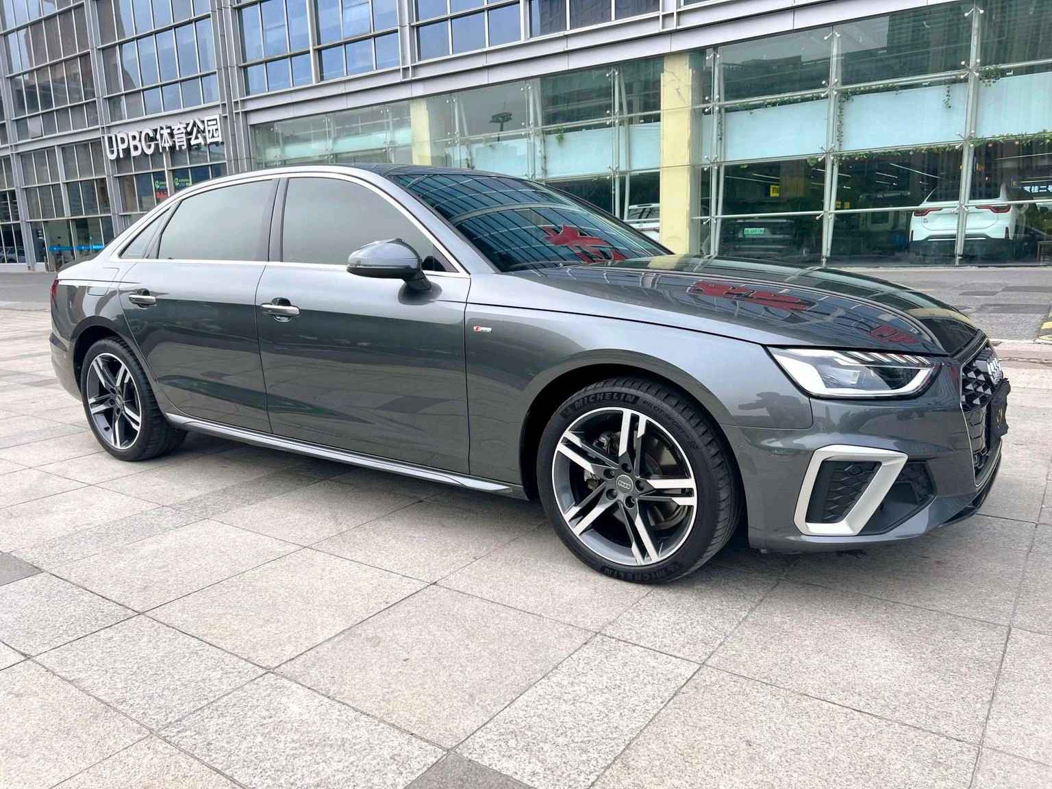 Audi A4L 40 TFSI quattro - exterior