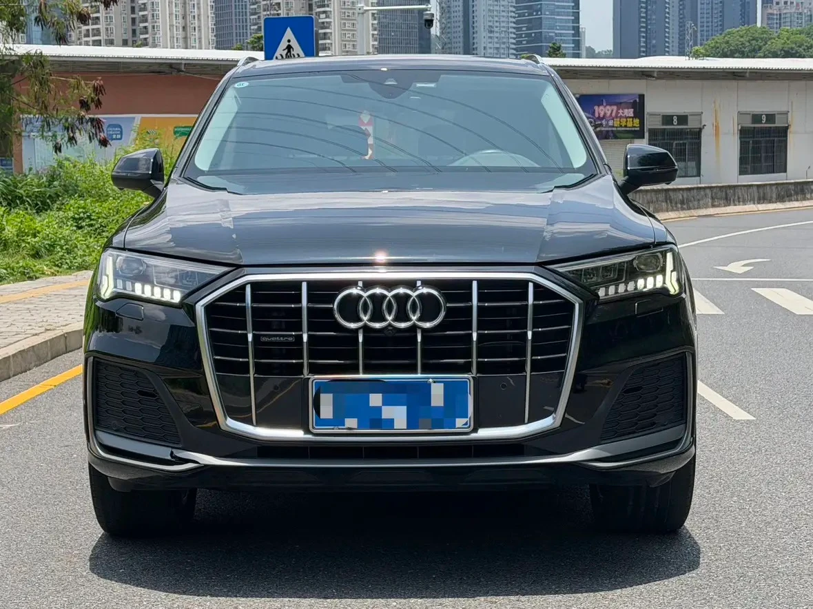 Audi Q7 45 TFSI Sport Trim - exterior