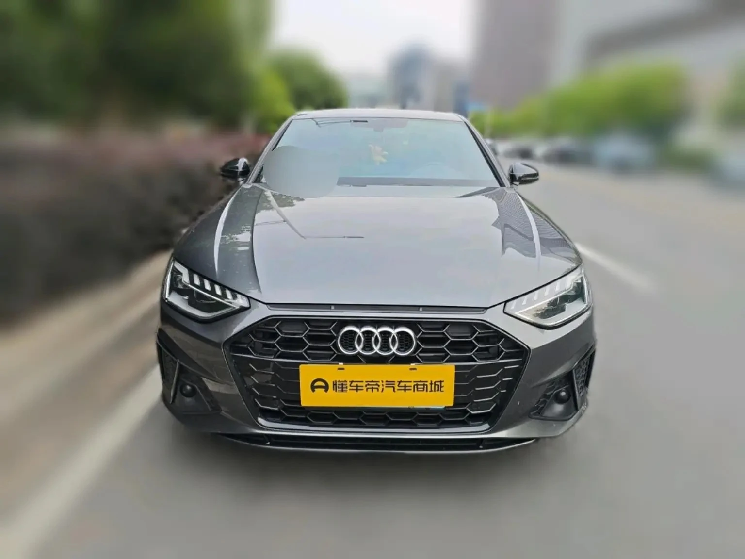 Audi A4L 40 TFSI Luxury Dynamic - exterior