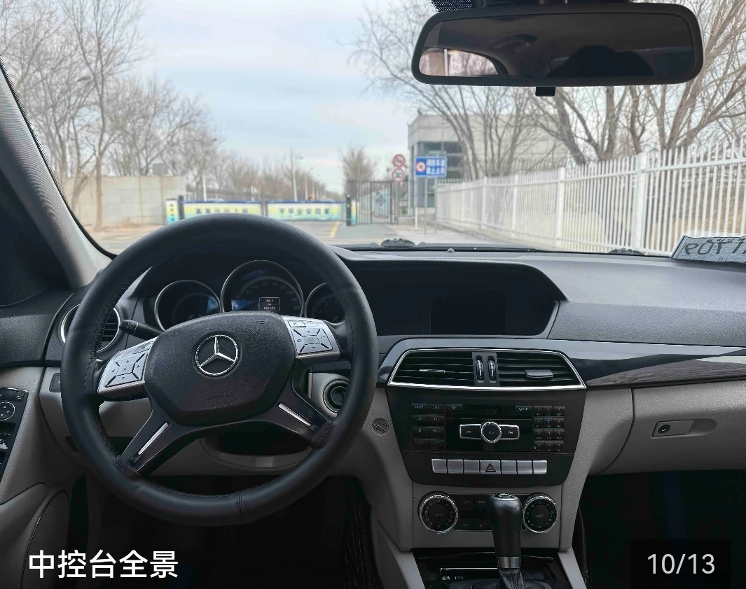 Mercedes-Benz C180K  - interior