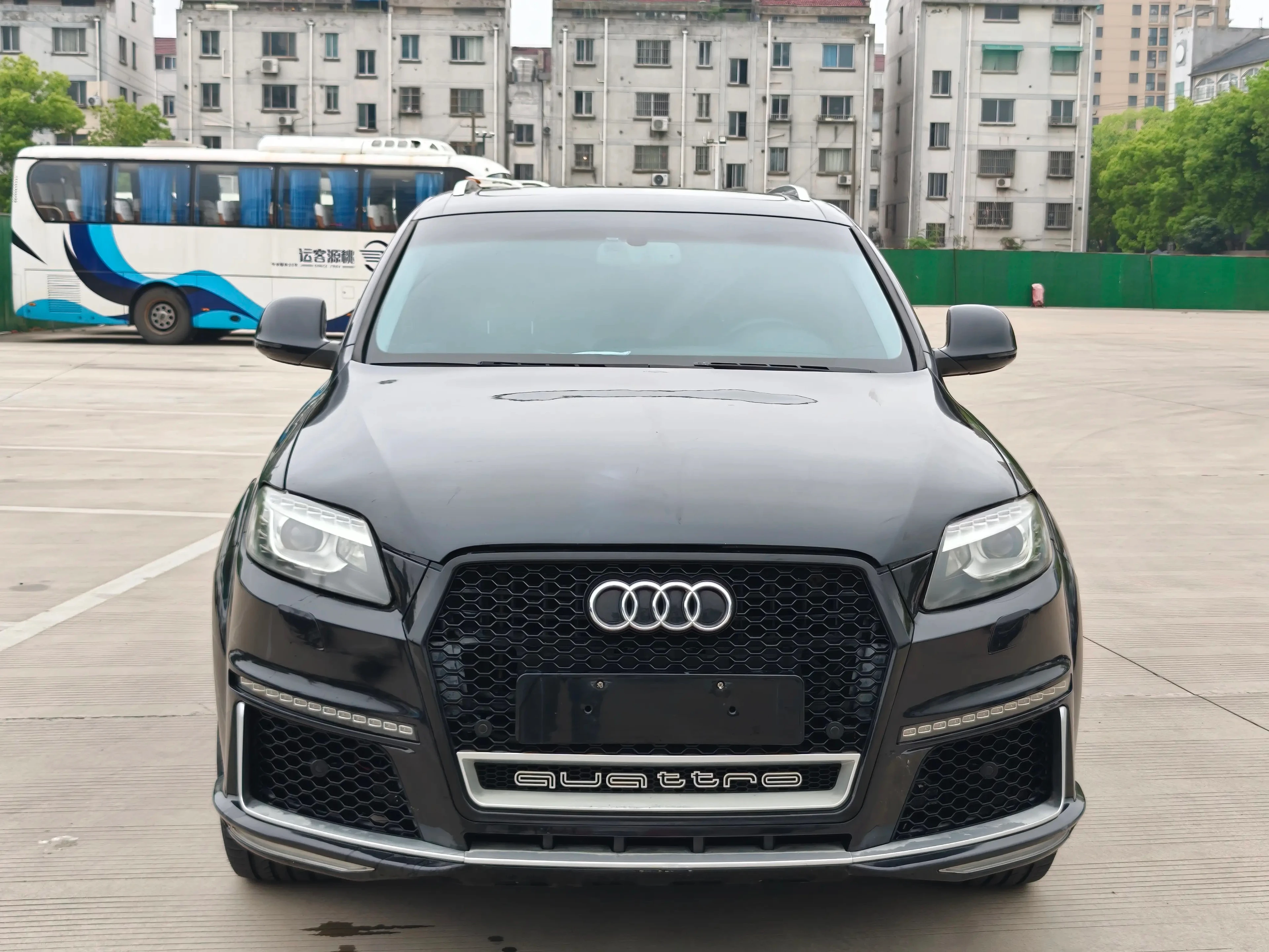 Audi Q7 FSI Luxury Trim - exterior