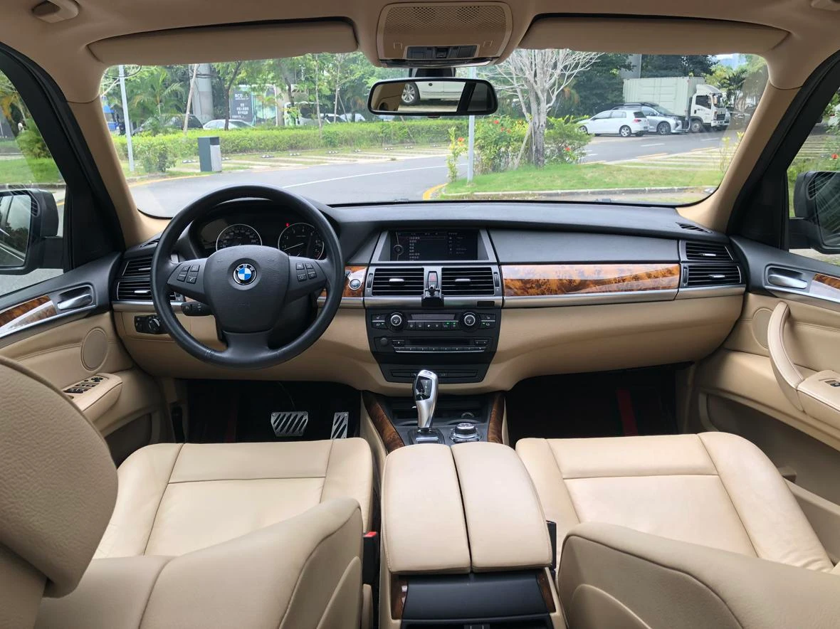 BMW X5 xDrive35i  - interior