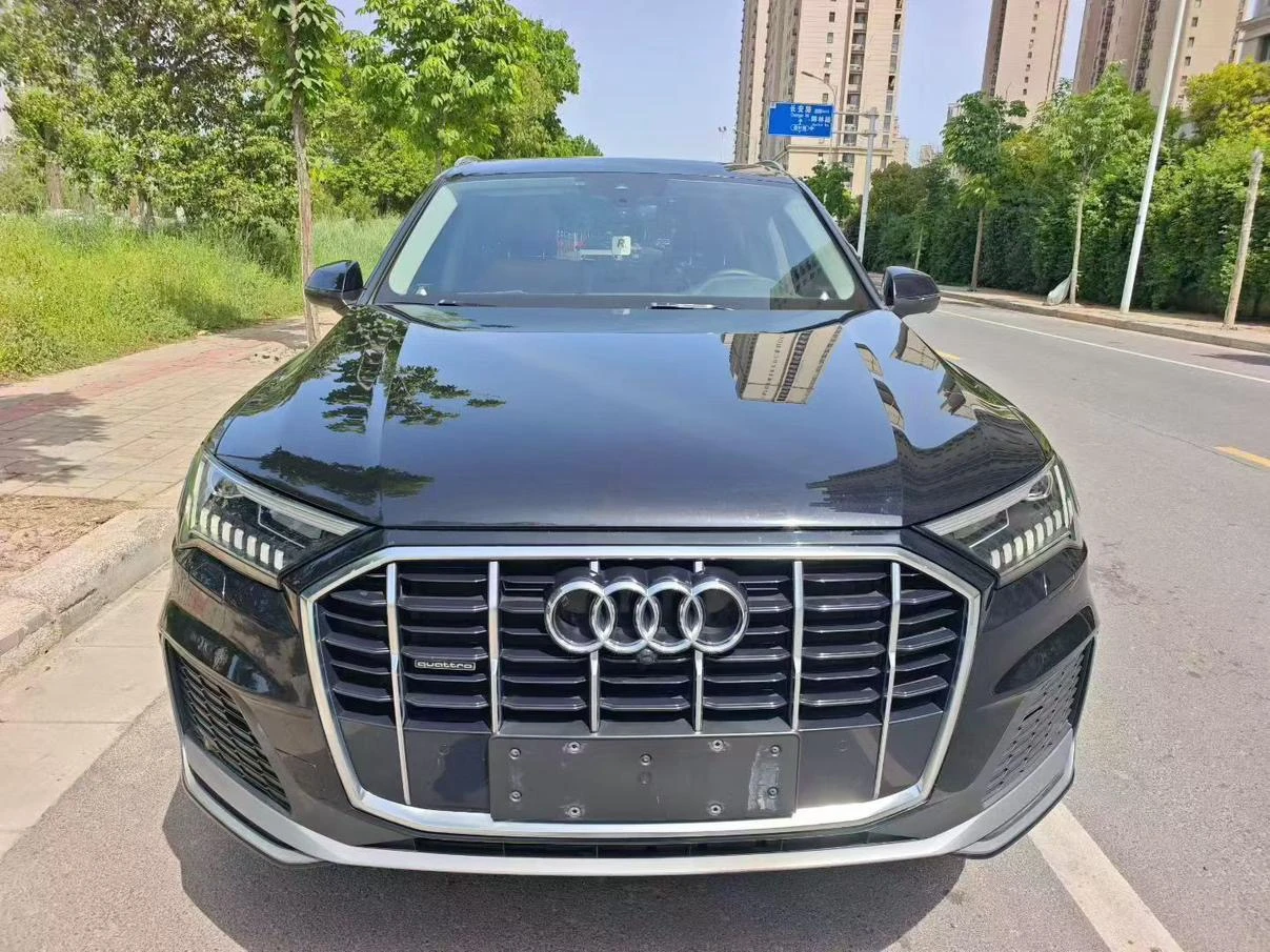 Audi Q7 45 TFSI Sport Trim - exterior