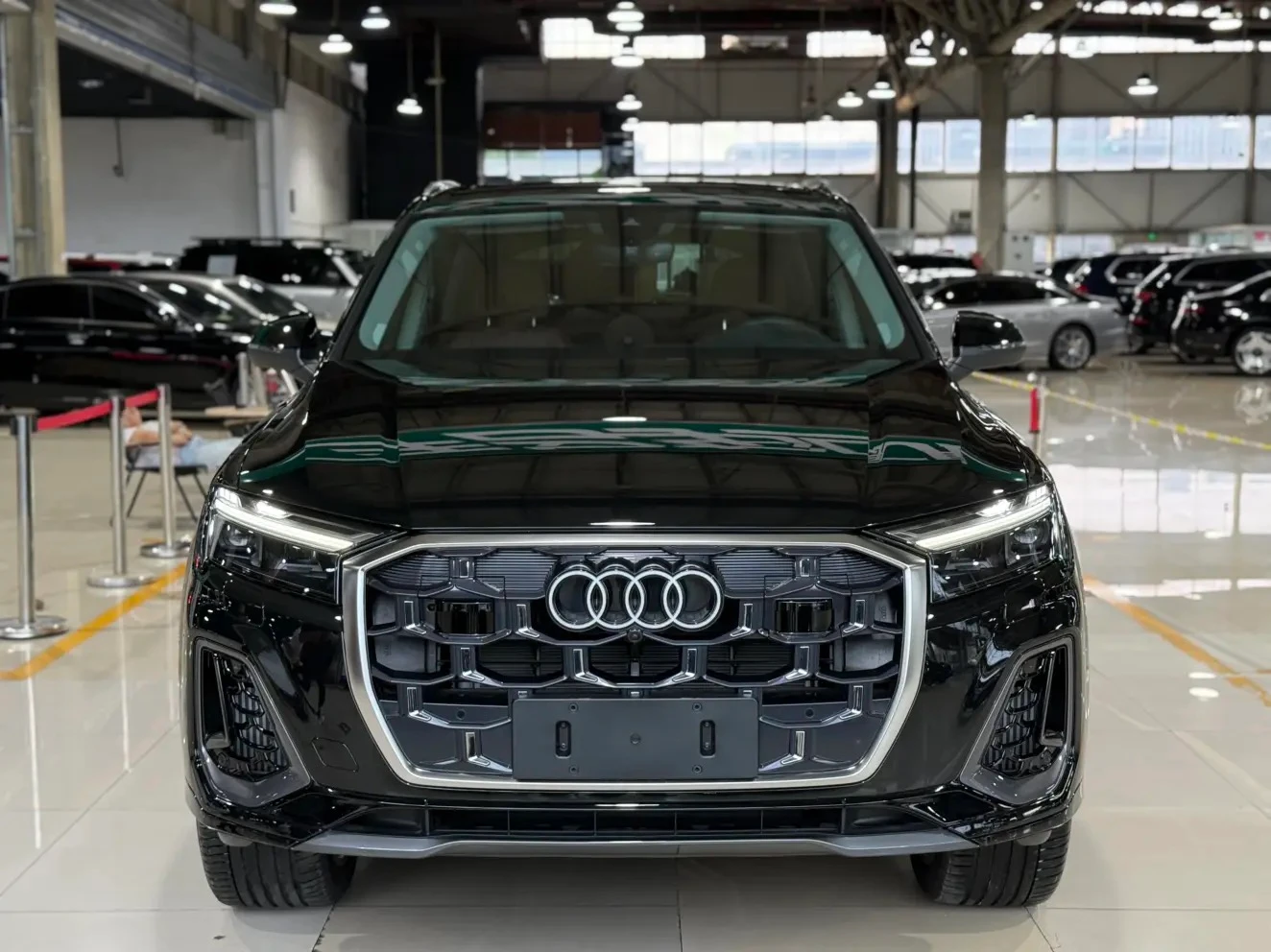 Audi Q7 55 TFSI Sport Trim - exterior
