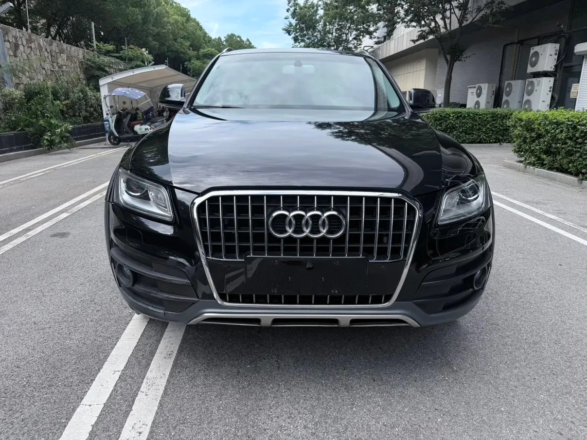 Audi Q5 Plus 40TFSI Comfort - exterior