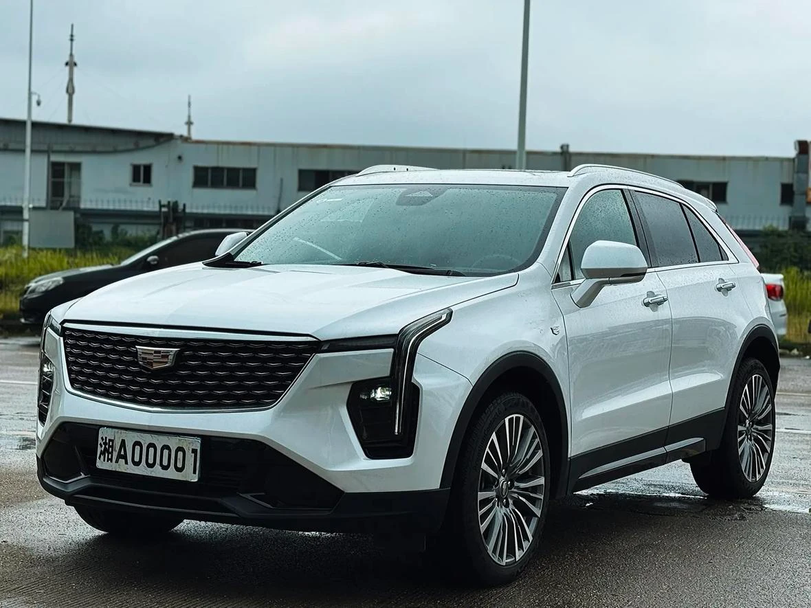 Cadillac XT4 28T Front-Wheel Drive Premium