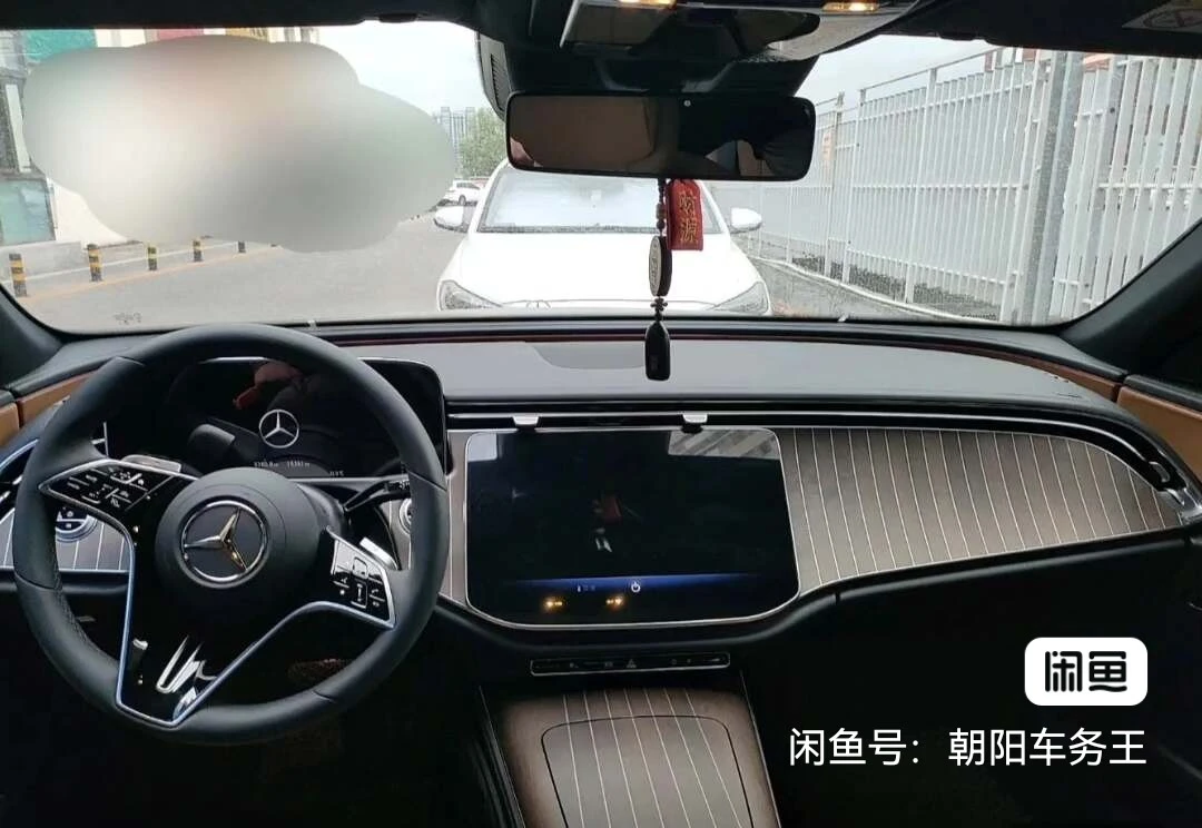 Mercedes-Benz E260L 4MATIC Sport  - interior