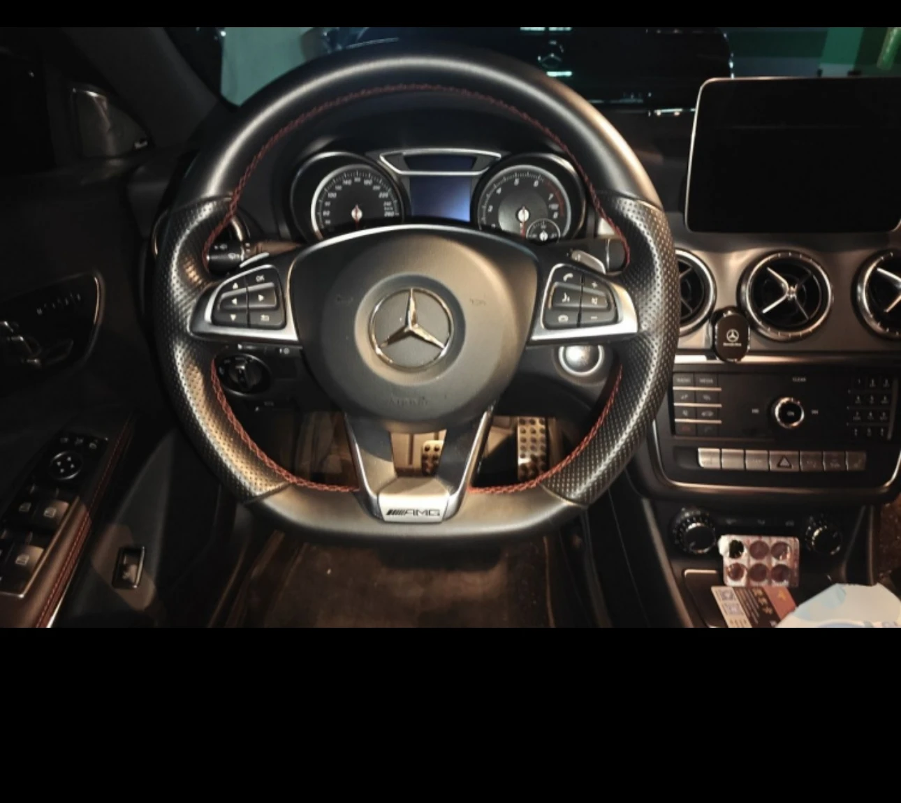 Mercedes-Benz GLA 220 4MATIC - interior