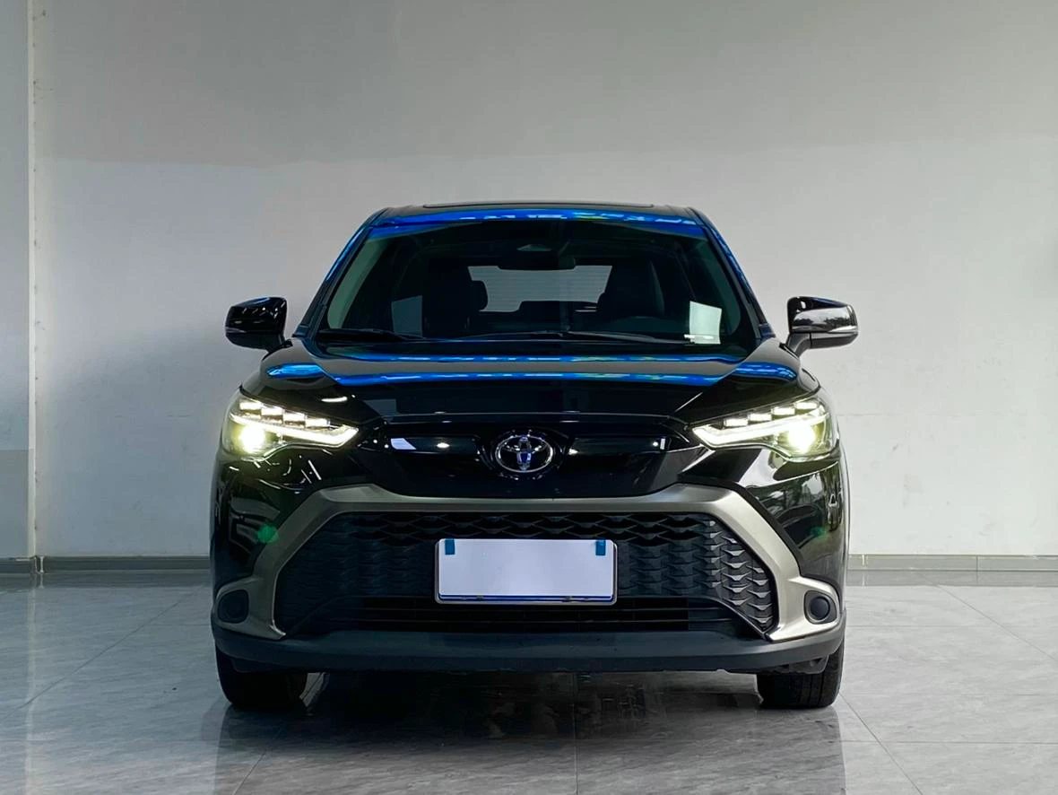 Toyota Frontlander 2.0L CVT Luxury Edition - exterior