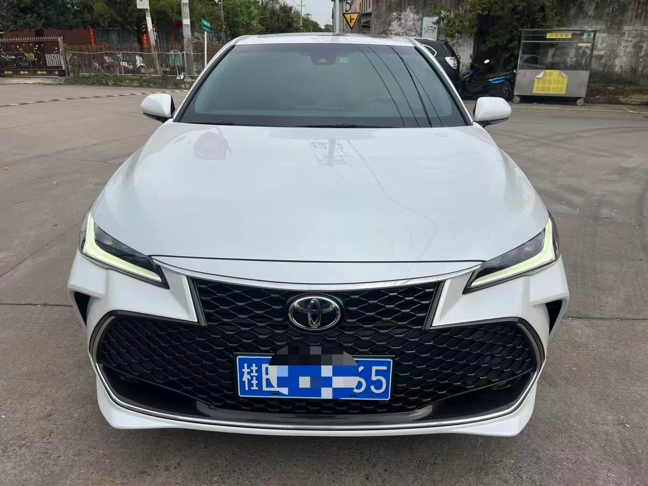 Toyota Avalon 2.5L Luxury - exterior