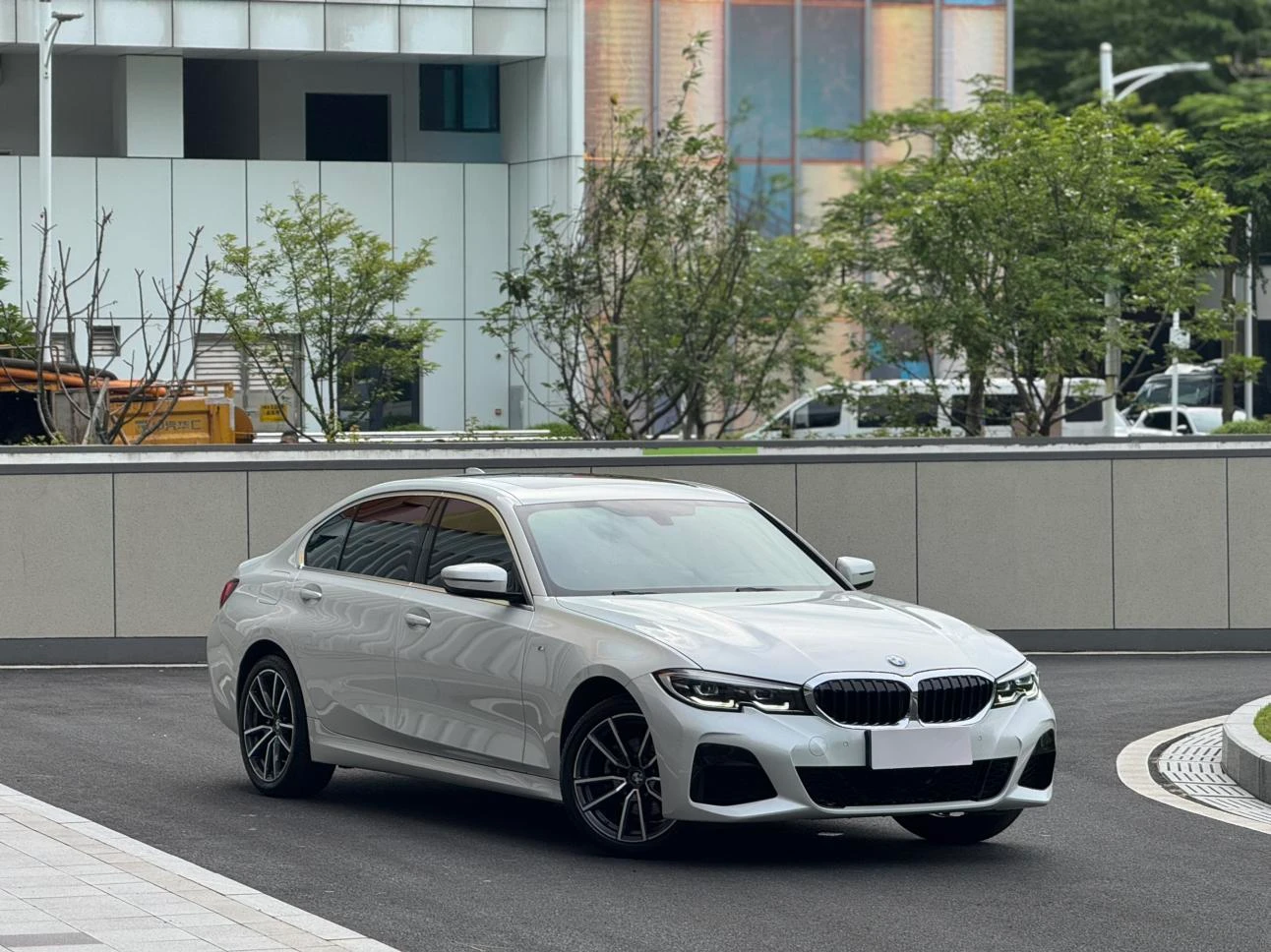 BMW 3 Series 320Li M Sport - exterior