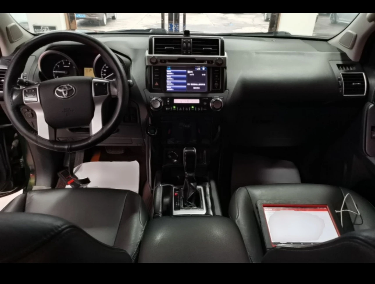 Toyota Prado  - interior