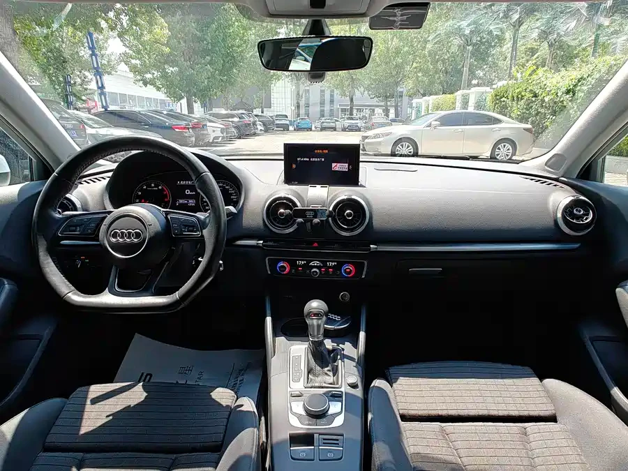 Audi A3 Sportback 35 TFSI  - interior