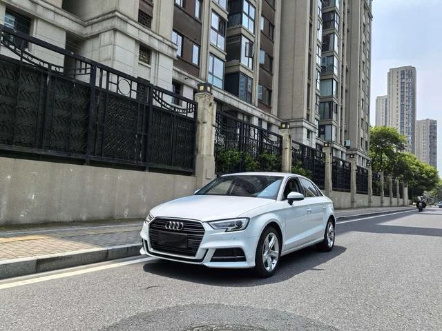 Audi A3 35 TFSI Progressive Trim