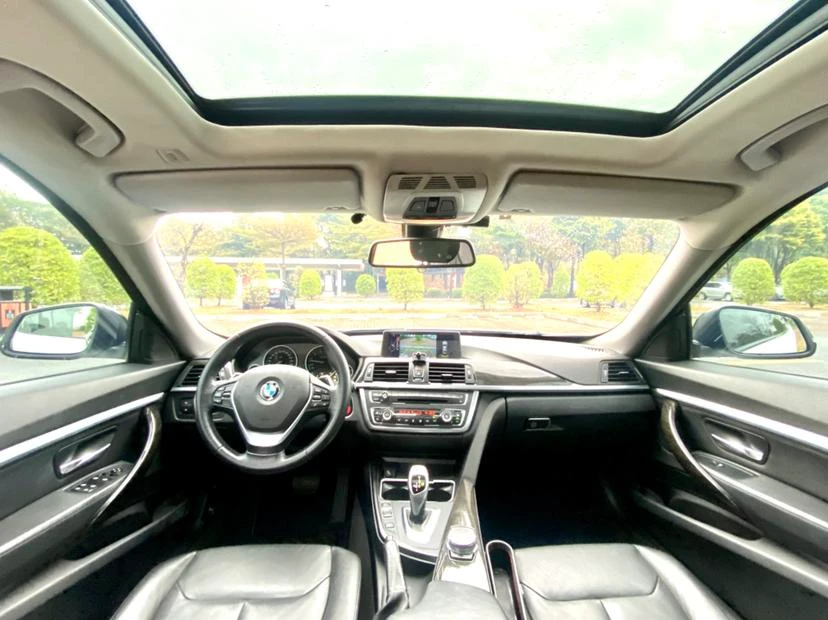 BMW 3 Series  Gran Turismo 328i  - interior