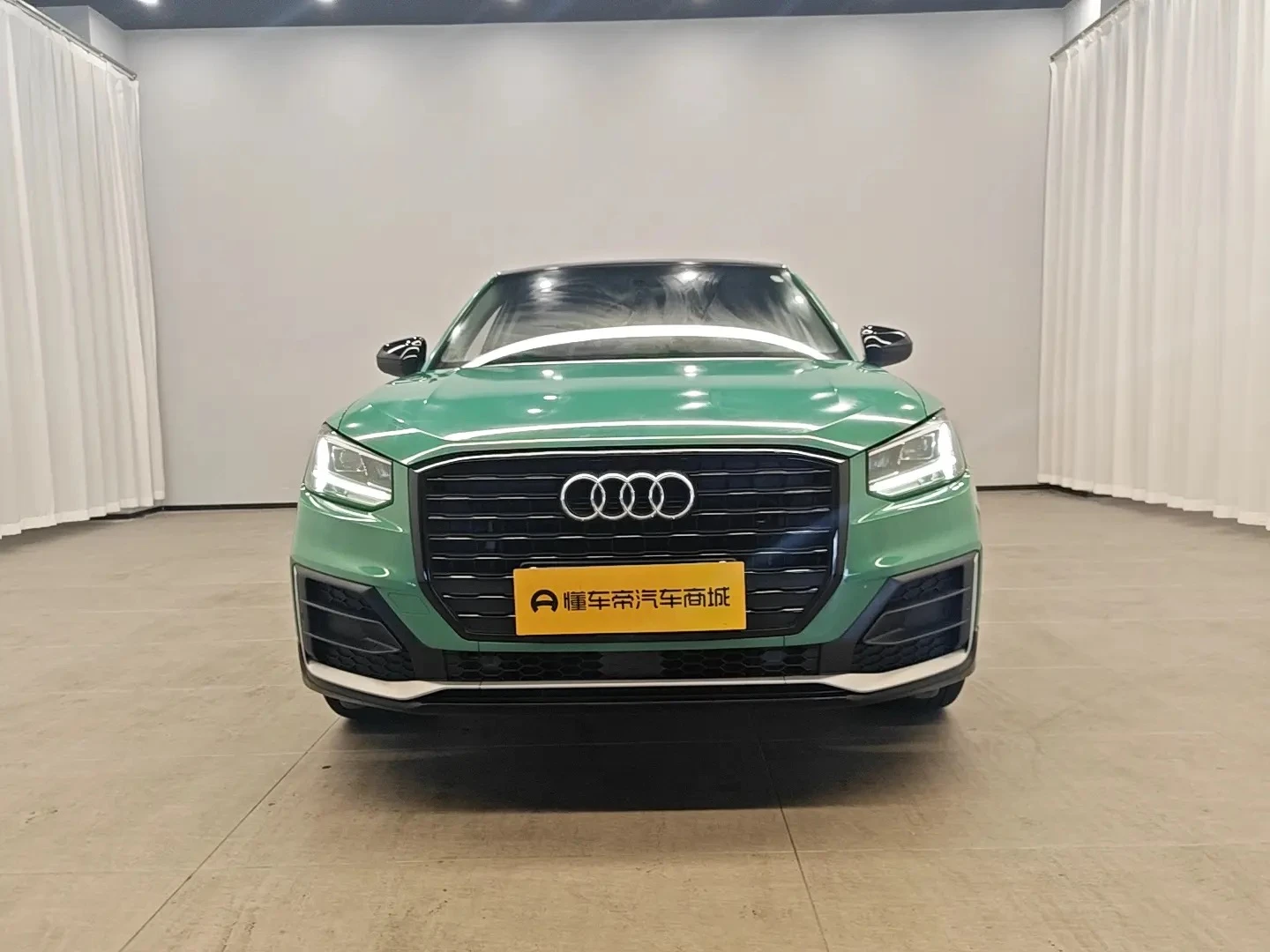 Audi Q2L 35TFSI Progressive Dynamic - exterior