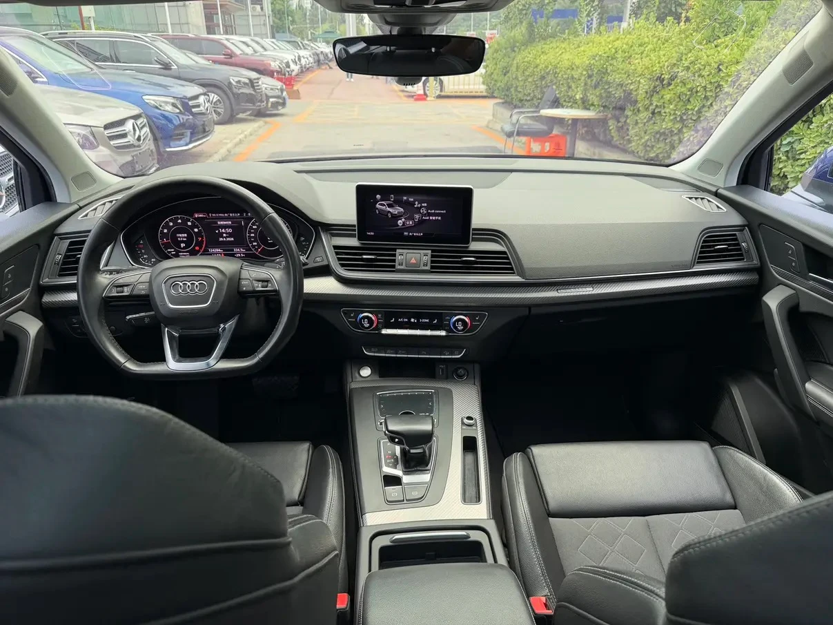 Audi Q5L 45 TFSI - interior