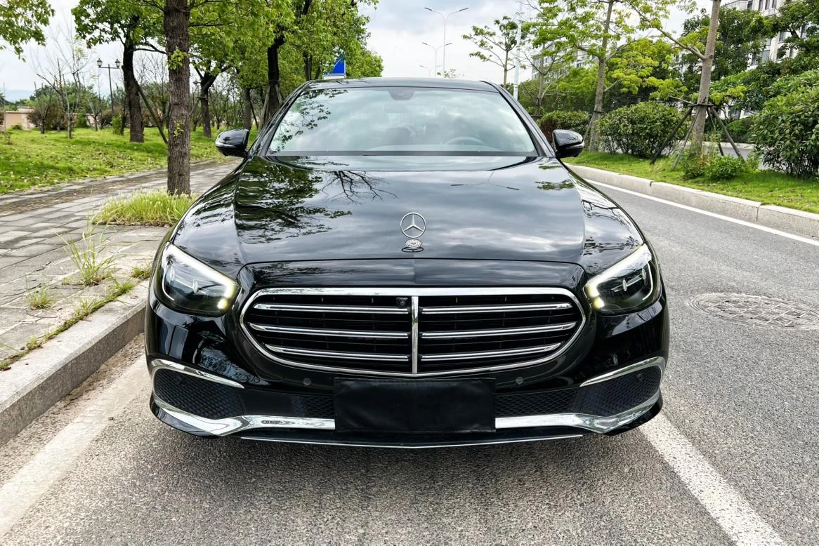 Mercedes-Benz E-Class  300 L Fashion Sedan - exterior