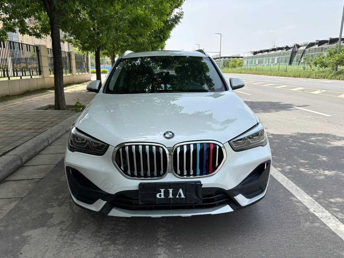 BMW X1 sDrive25Li Leading - exterior
