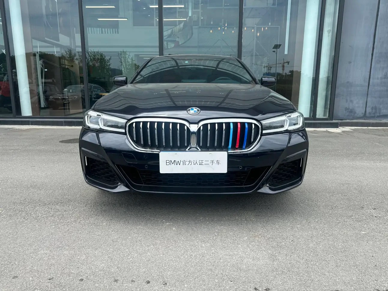 BMW 5 Series 530Li Leading - exterior