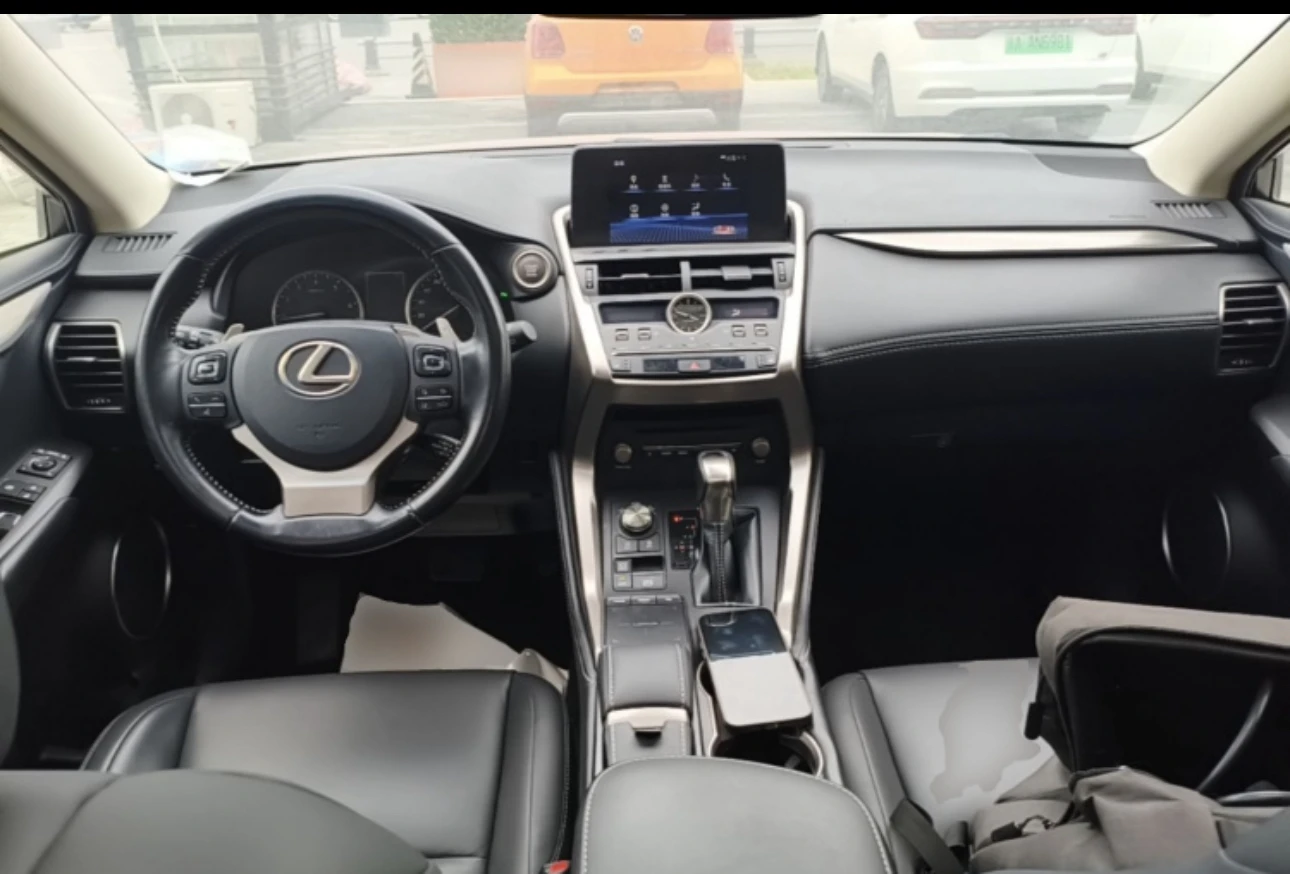 Lexus NX 200 AWD  - interior