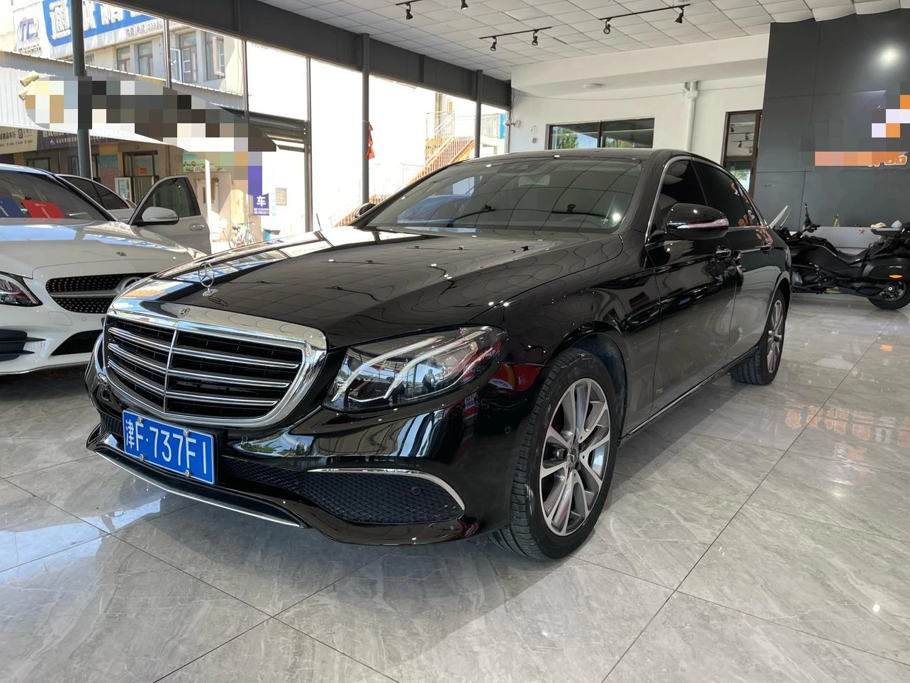 Mercedes-Benz E300 L  - exterior