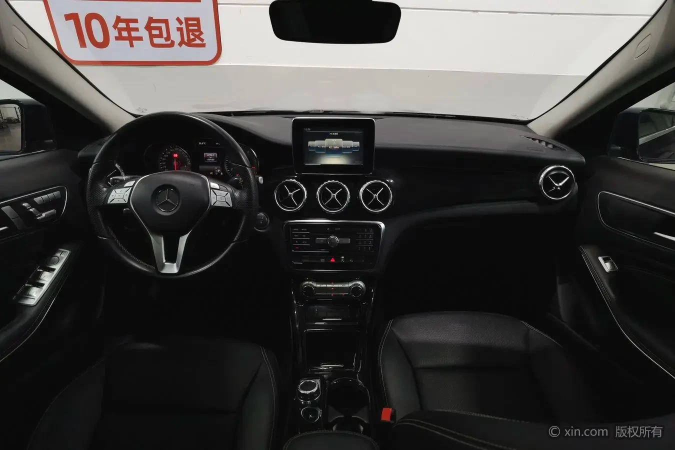Mercedes-Benz GLA200 - interior