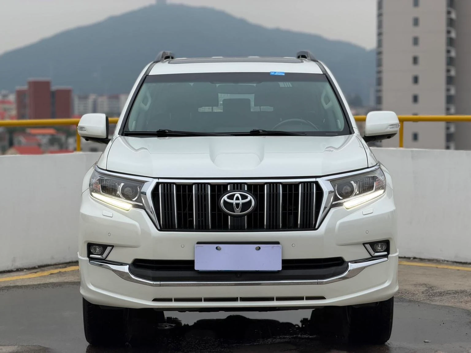 Toyota Prado - exterior