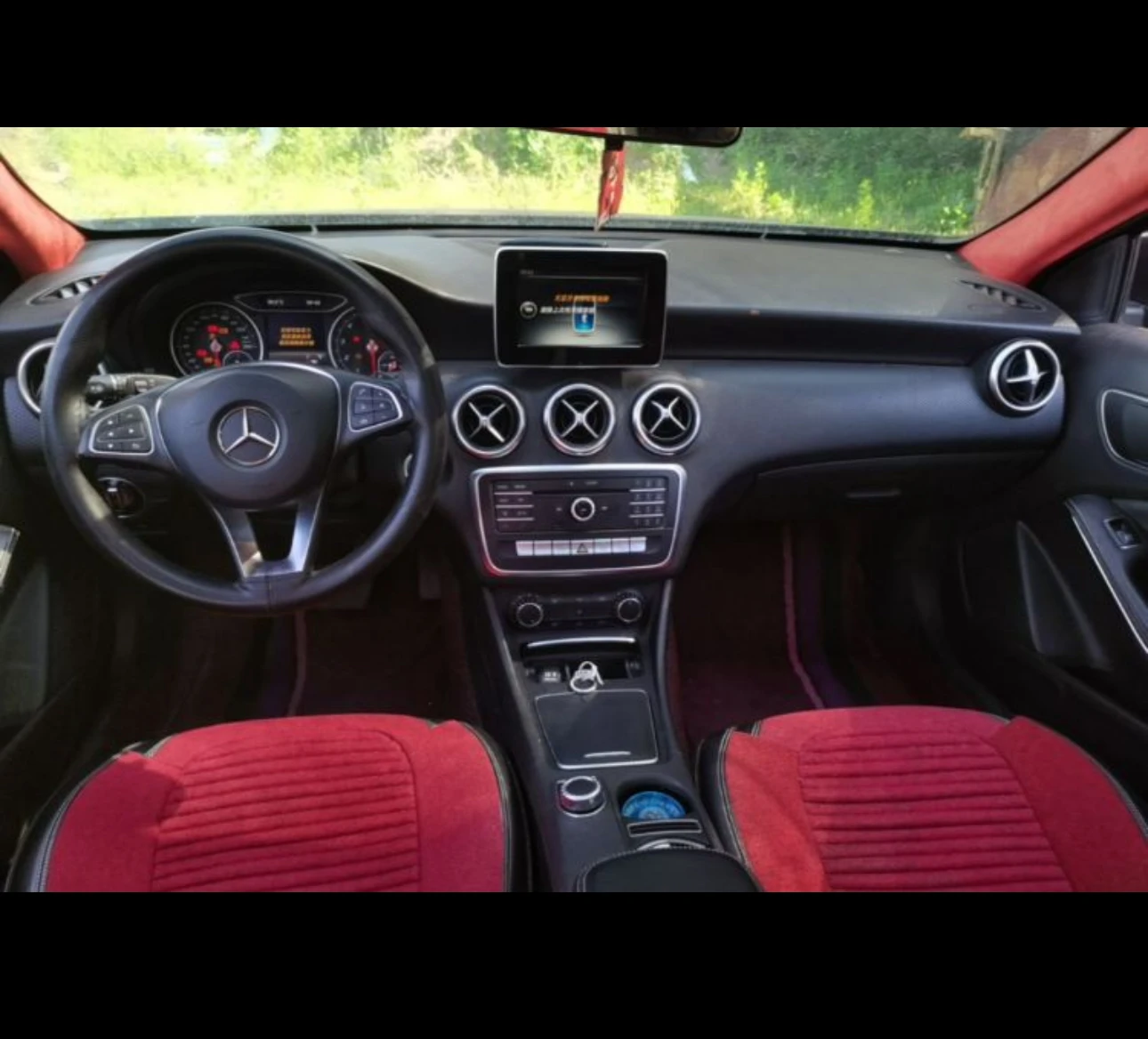 Mercedes-Benz A200 Dynamic - interior