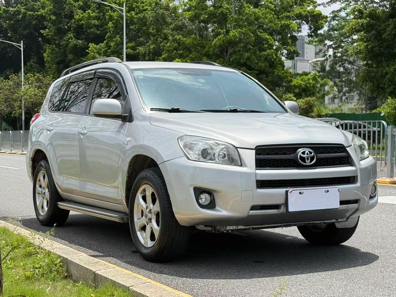  Toyota RAV4  - exterior