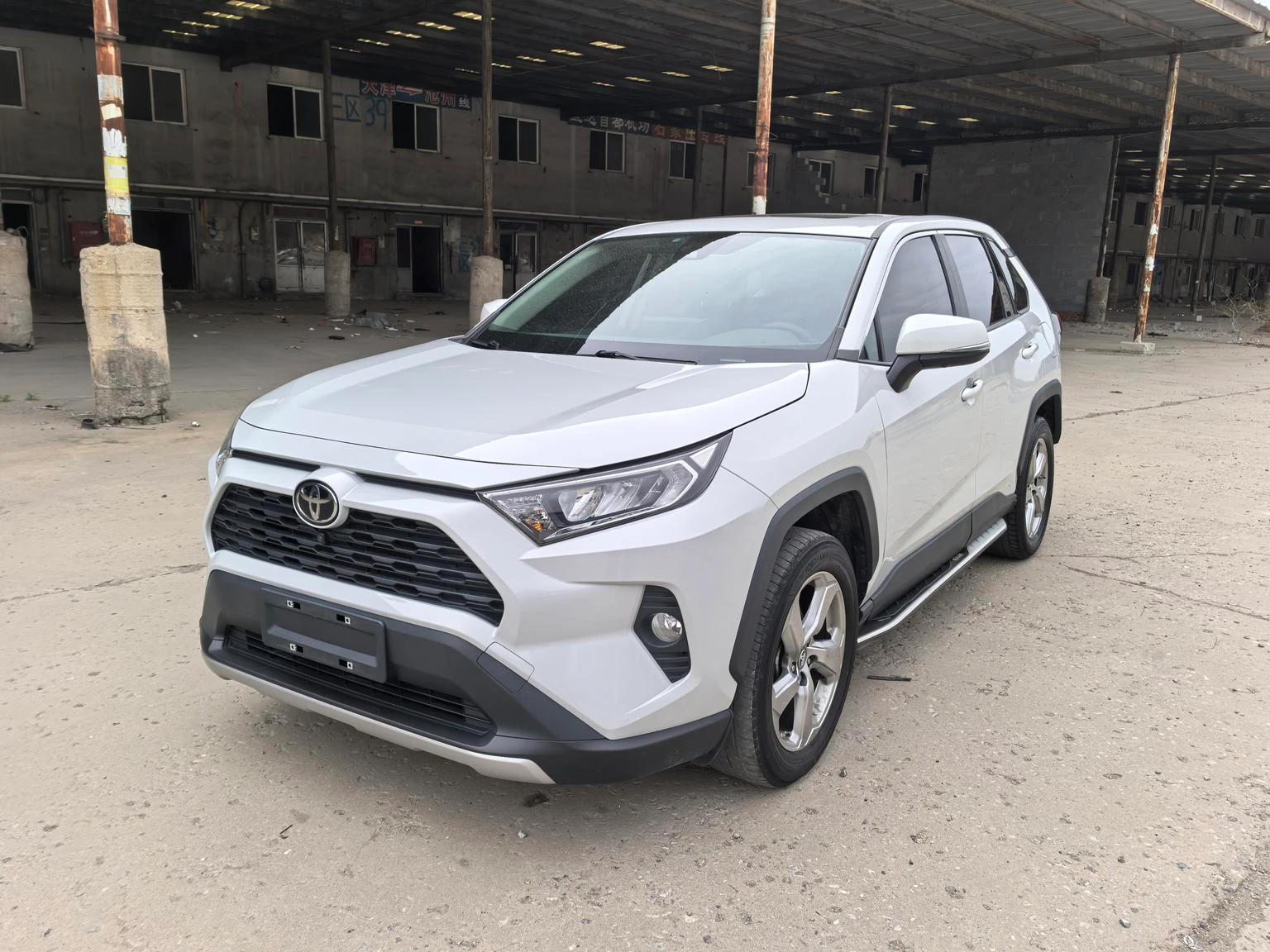 Toyota RAV4 2.0L CVT FWD (Fashion Plus Trim)