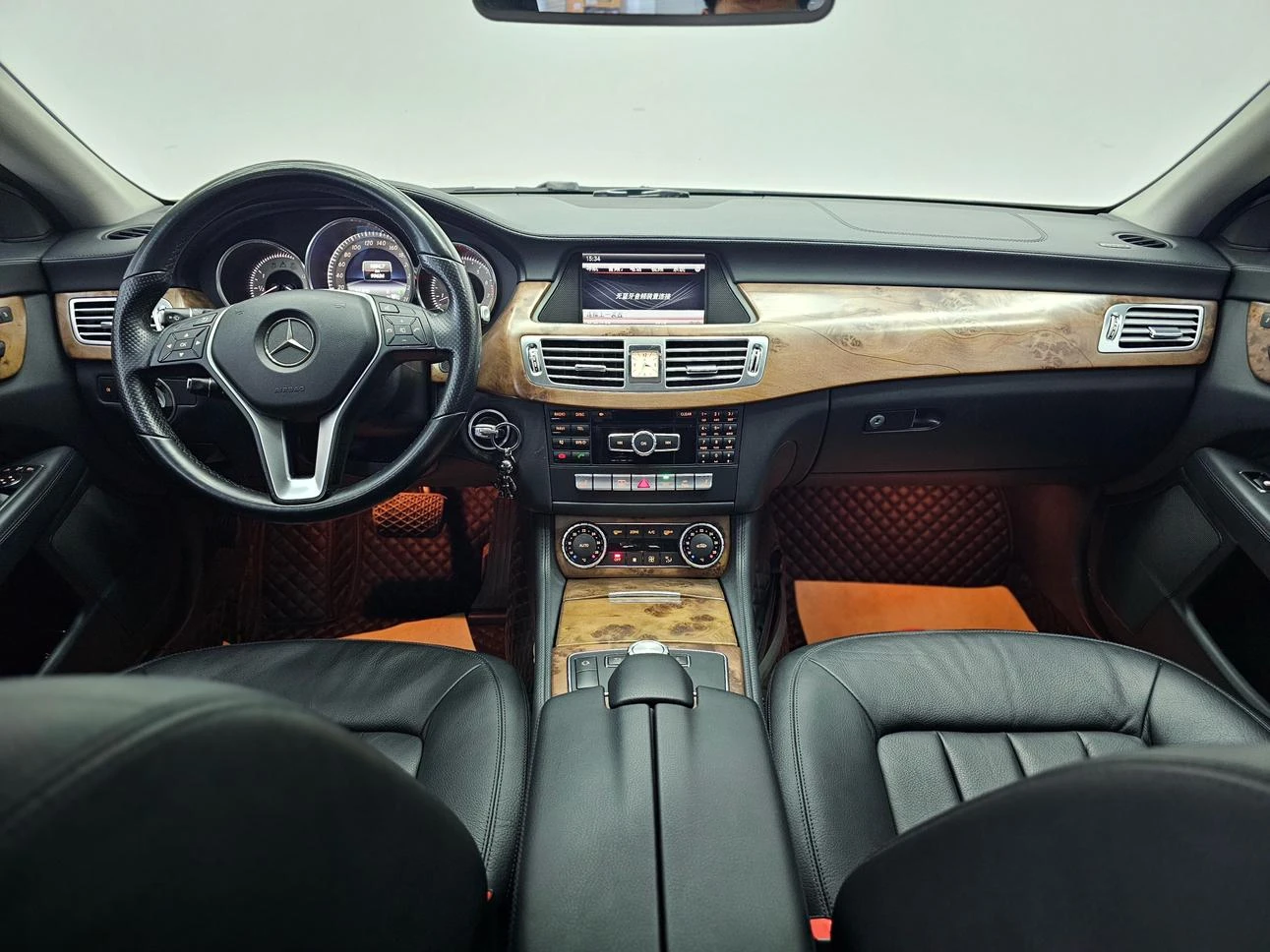 Mercedes-Benz CLS300 - interior