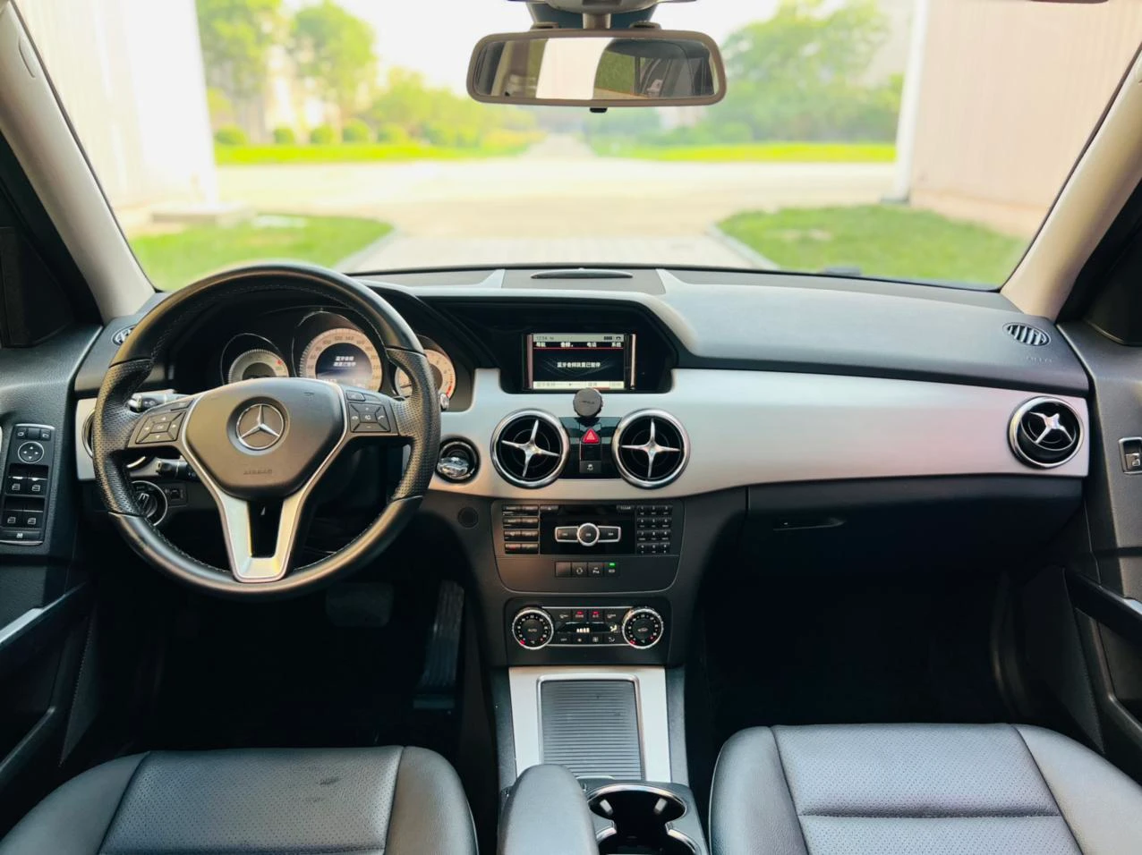 Mercedes-Benz GLK260 - interior