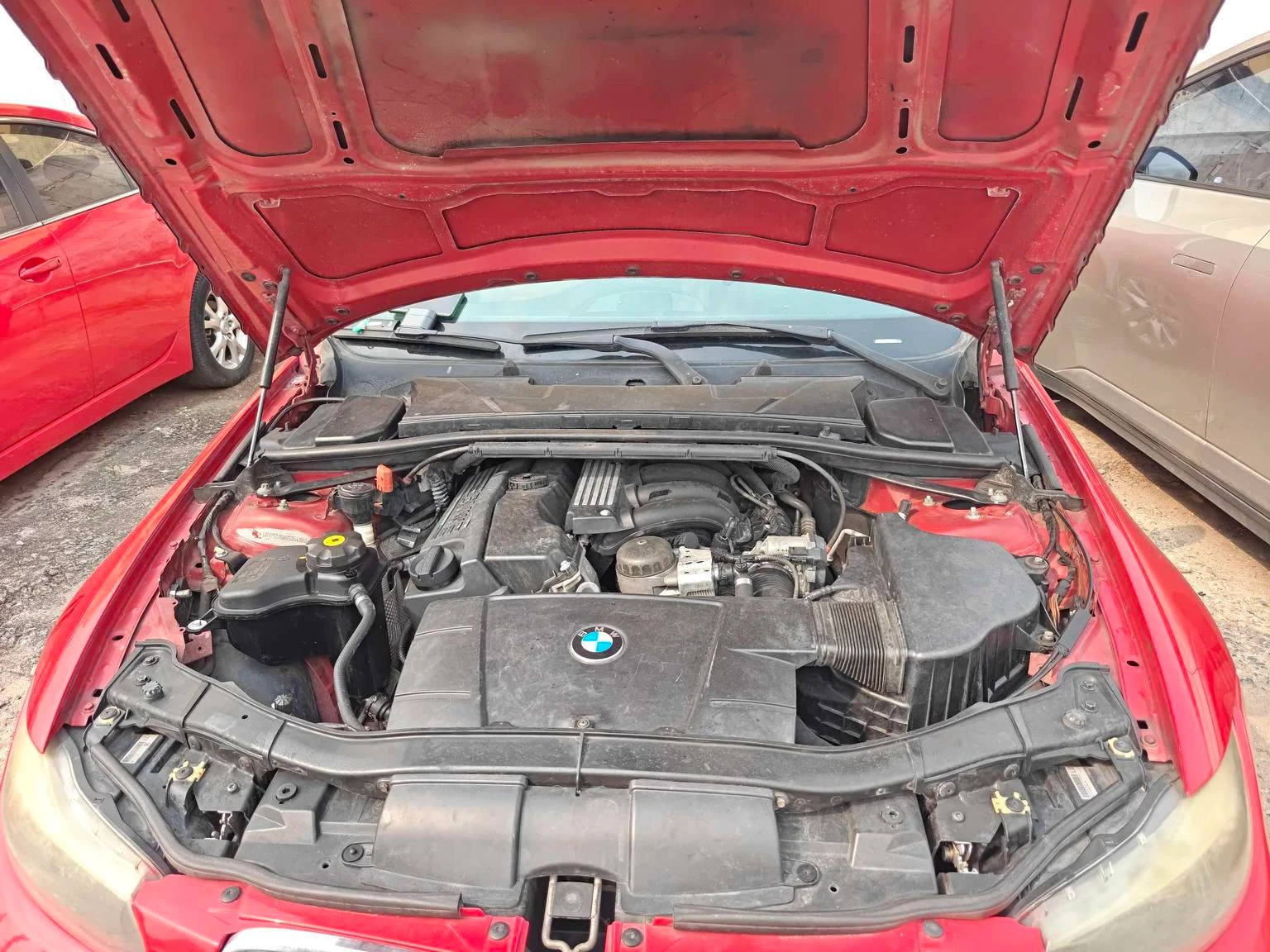BMW 3 Series 320i  - engine