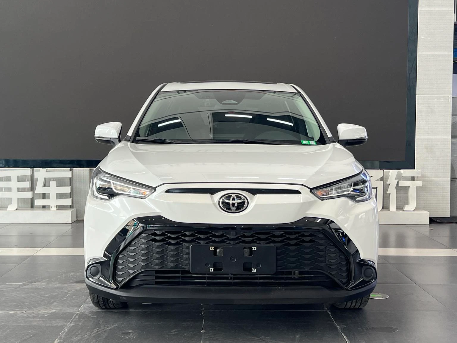 Toyota Frontlander 2.0L CVT Leading Edition - exterior