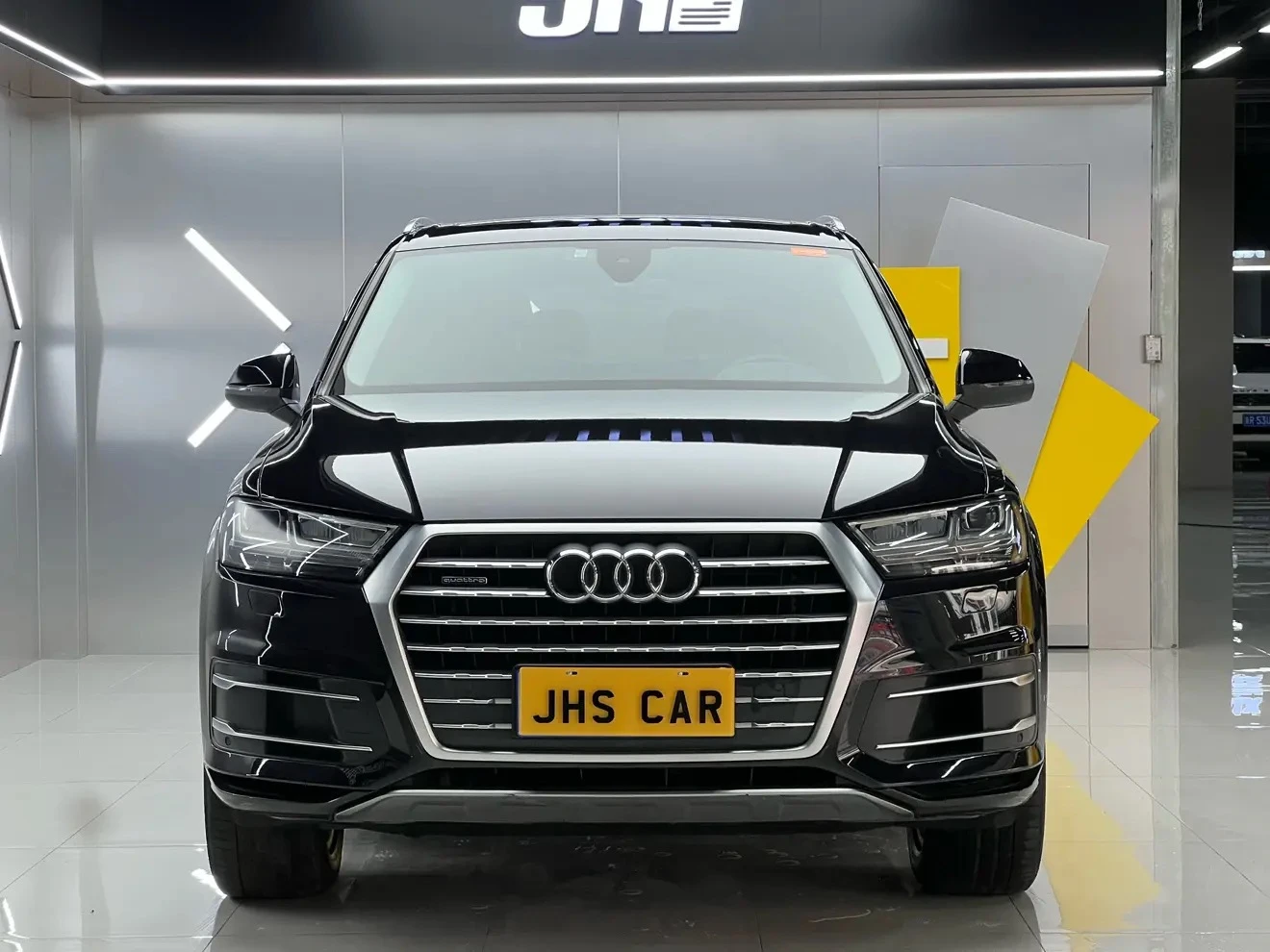 Audi Q7 55 TFSI Sport Trim - exterior