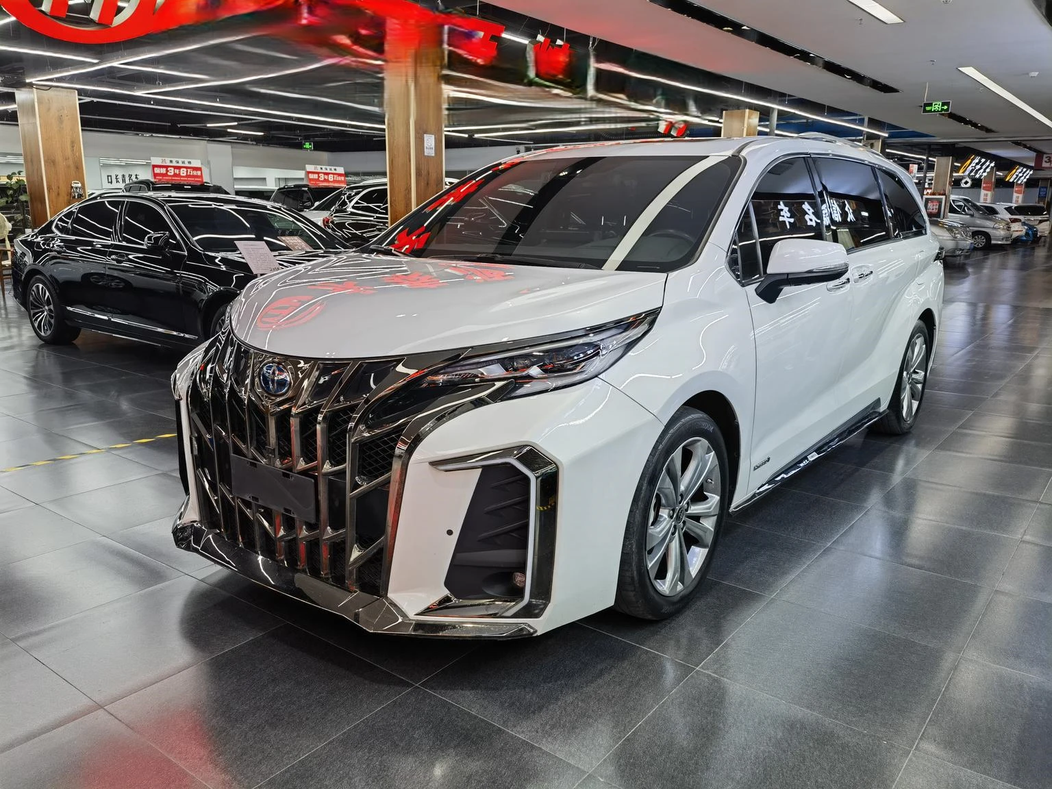 Toyota Sienna Hybrid 2.5L Platinum Edition