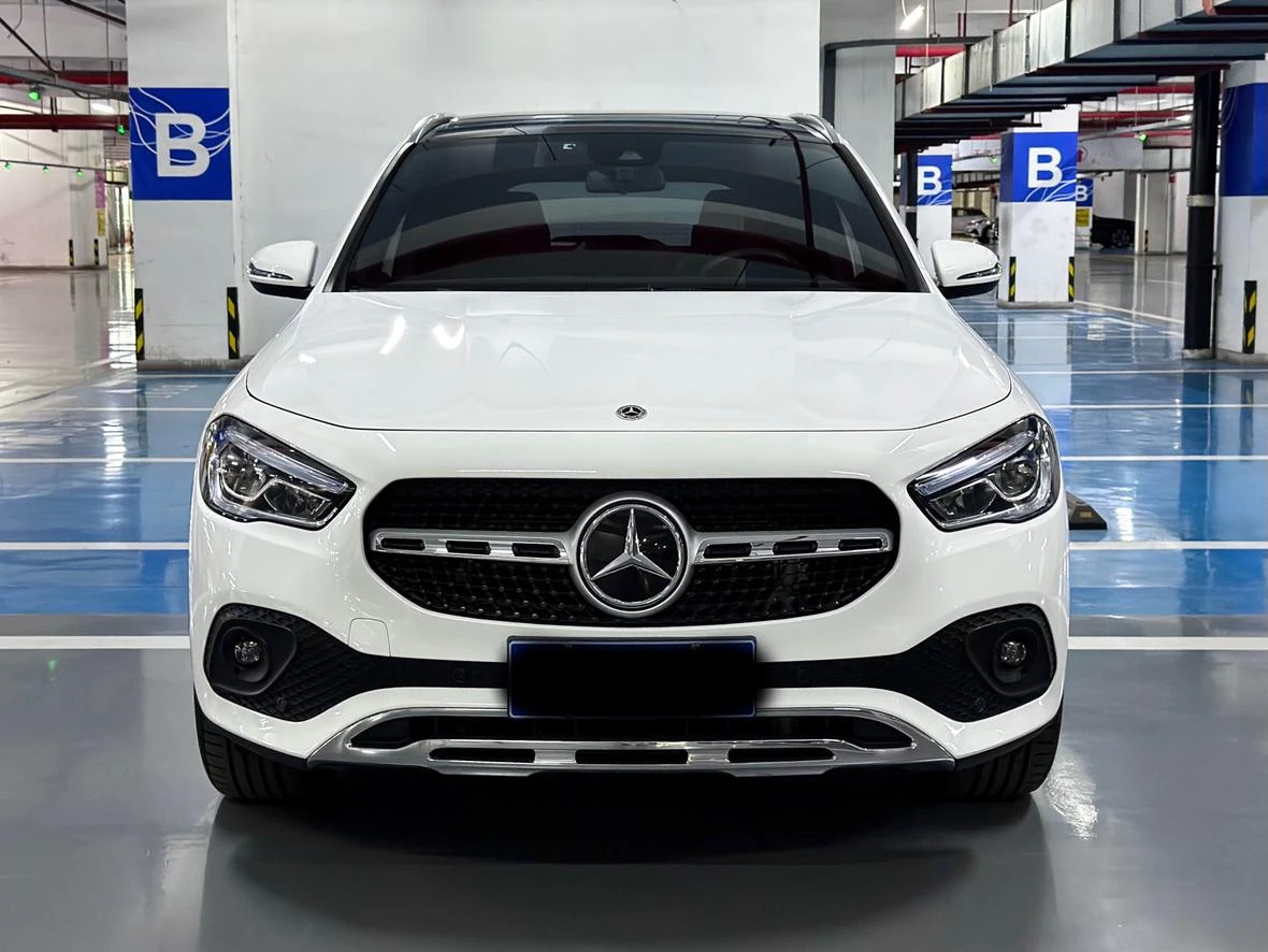 Mercedes-Benz GLA-Class  200 - exterior