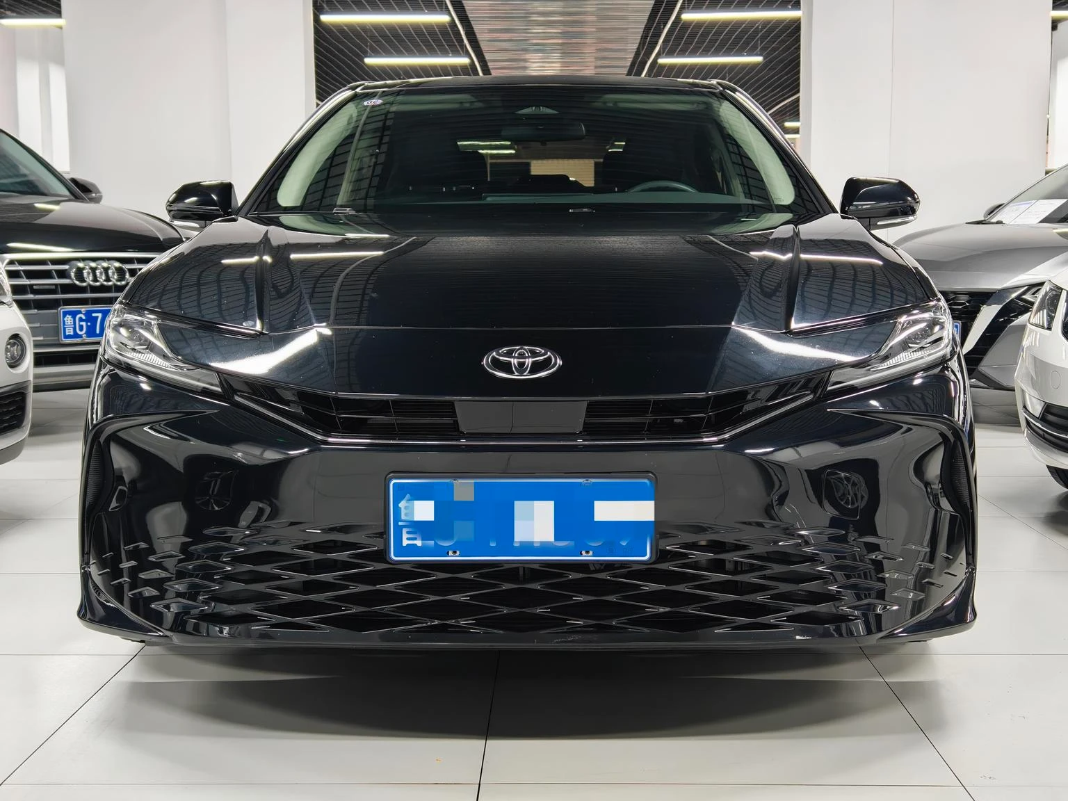 Toyota Camry Hybrid 2.0HE Elite Edition - exterior