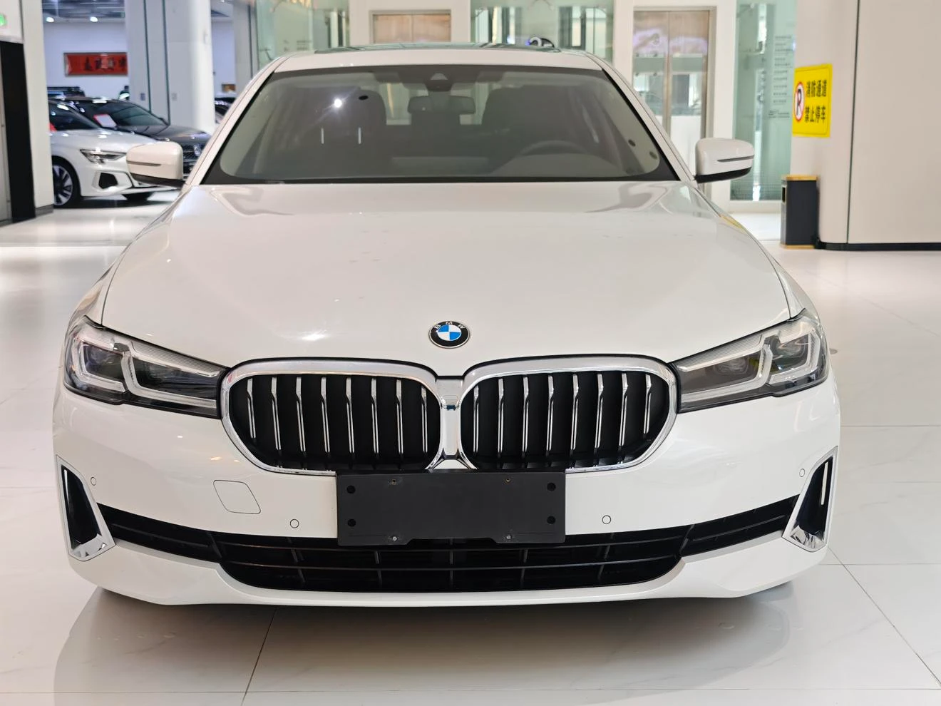 BMW 5 Series 525Li Facelift Luxury Package - exterior