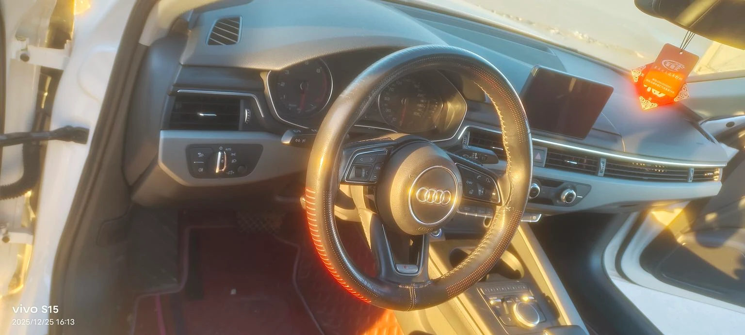 Audi A4L 40 TFSI  - interior