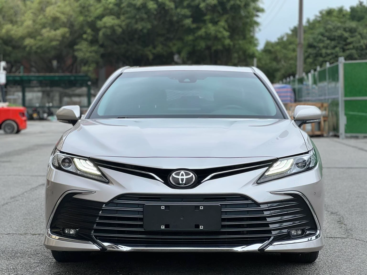 Toyota Camry 2.0G Luxury Edition - exterior