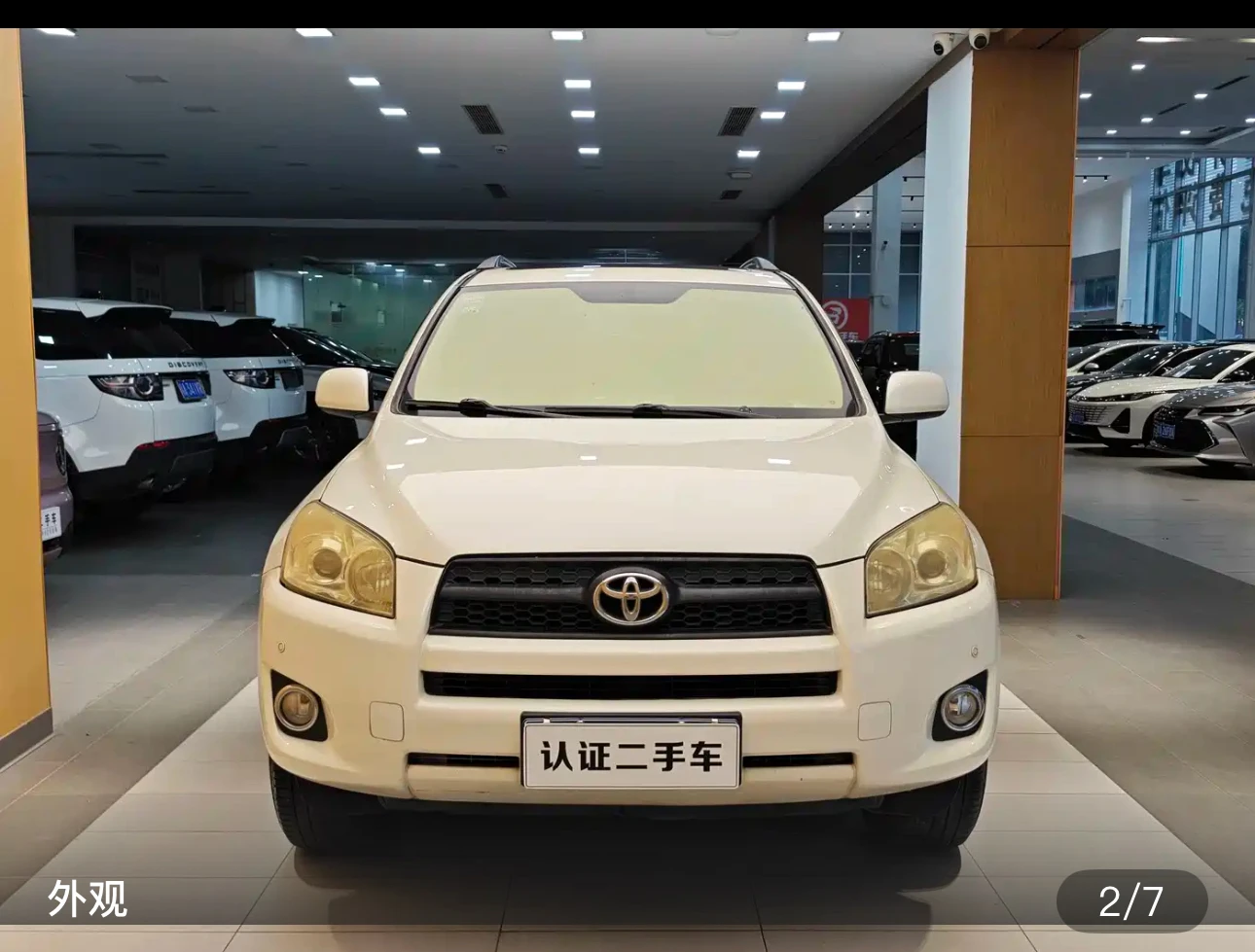 Toyota RAV4 2.0L Luxury - exterior