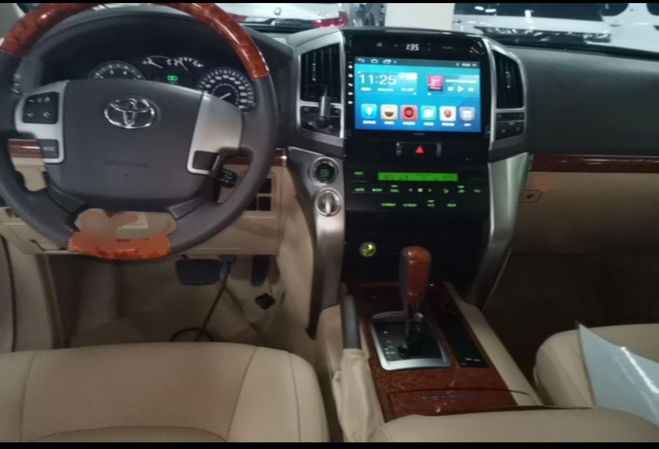 Land Cruiser 4.0 VX - interior