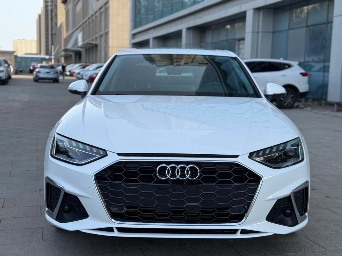 Audi A4L 40 TFSI Sporty Fashion trim