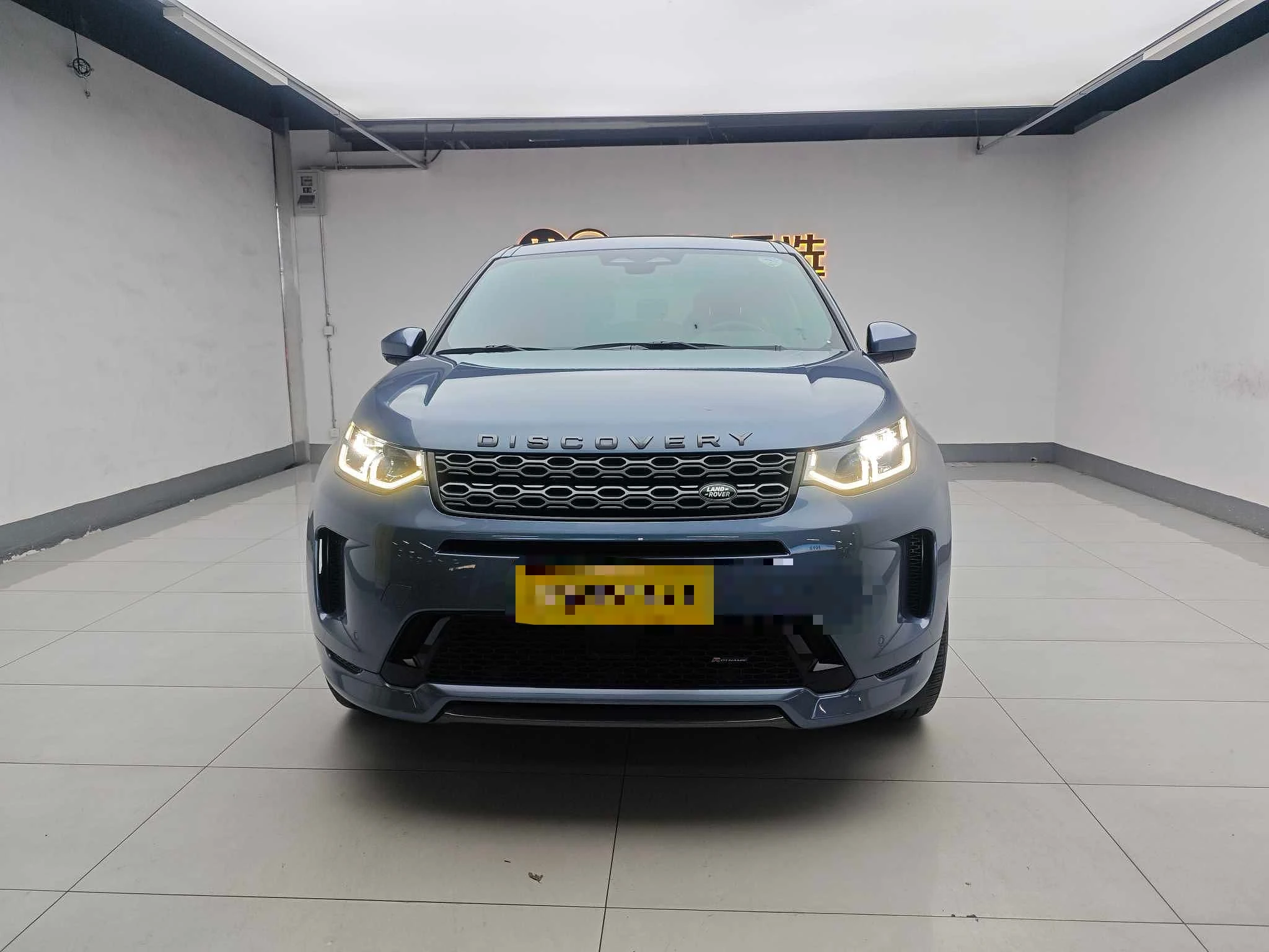 Land Rover Discovery Sport 240PS SE - exterior