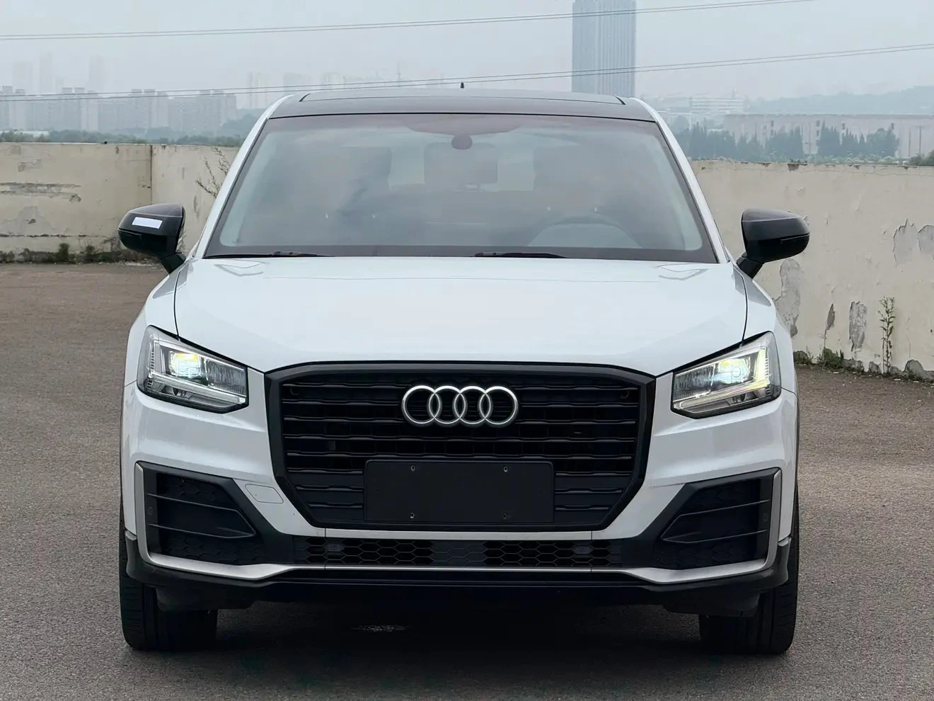 Audi Q2L 35TFSI Fashion Dynamic - exterior