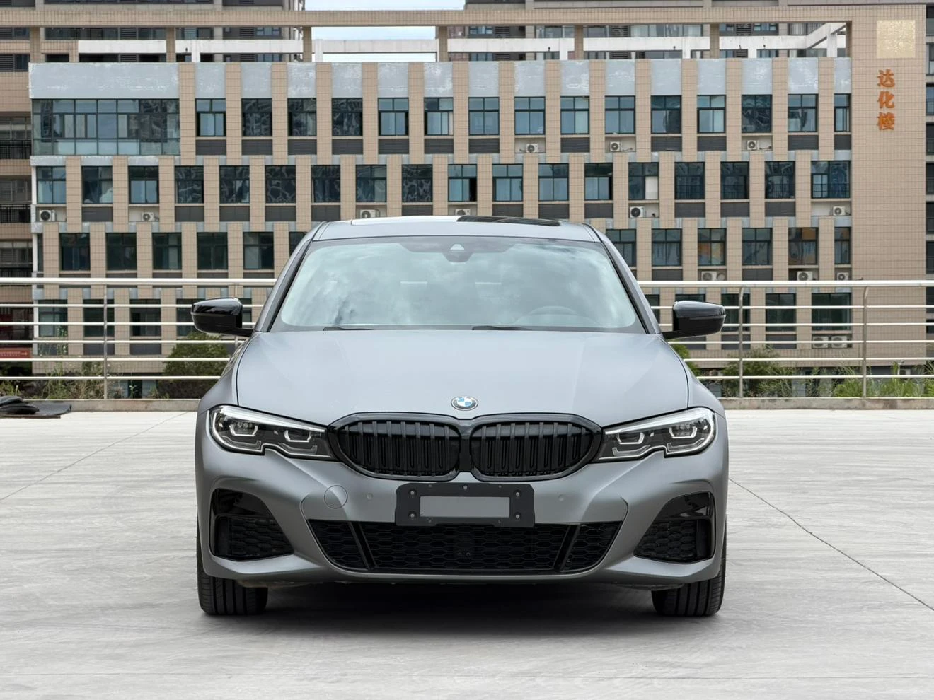 BMW 3 Series 325i M Sport - exterior