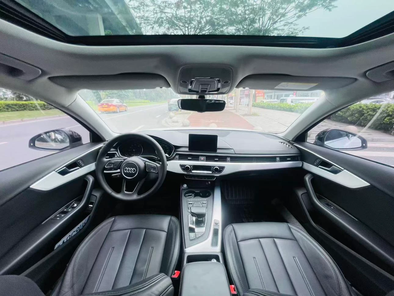 Audi A4L 40 TFSI  - interior